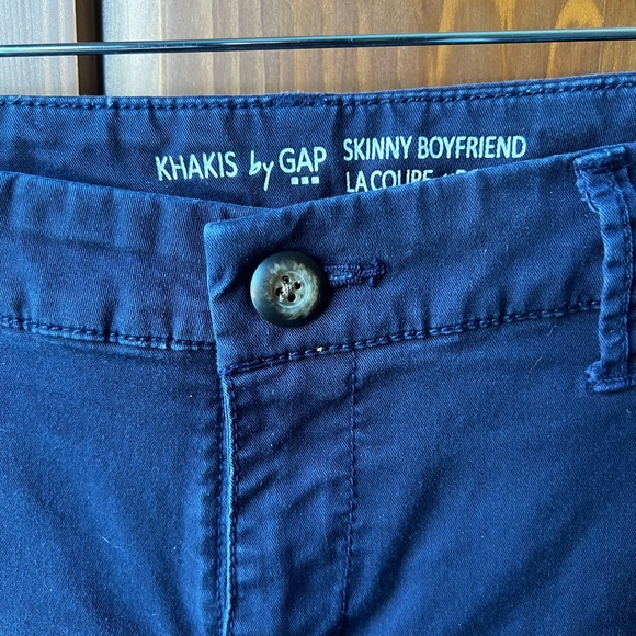 GAP “boyfriend” skinny khakis Size 4 - Picture 6 of 6
